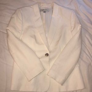 Women’s Tahari dress blazer.